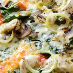 Kurczak na pizzę surowy czy smażony - który wybór jest lepszy?
