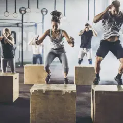 CrossFit co to takiego? Poznaj kluczowe elementy i korzyści