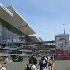 Co to jest gate na lotnisku i jak uniknąć stresu przed lotem