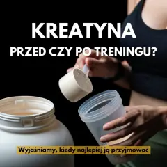 Kreatyna przed czy po treningu? Dłonie przygotowują suplement, wyjaśniamy, kiedy najlepiej ją przyjmować.