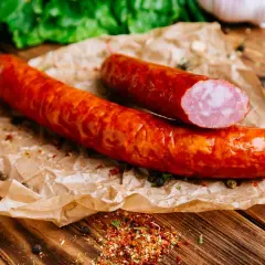 Ile majeranku do kiełbasy? Odkryj idealne proporcje smakowe