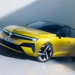 Opel Astra 1.6 CDTI 136 CV: opiniones sobre su diseño futurista y deportivo.