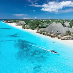 Rajskie plaże, turkusowa woda i łodzie na horyzoncie. Czy Zanzibar to warto? Tak, to idealne miejsce na wakacje!