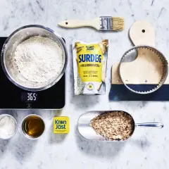 Ingredienser för brödbakning: mjöl, surdeg, jäst, olja, havregryn. Undrar du varför jäser inte degen? Här finns svaret!