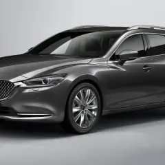 Szary kombi Mazda 6 z eleganckimi felgami. Sprawdź rozmiar opon dla swojego modelu Mazda 6.