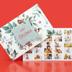 Adventskalender inspo: Ein personalisierter Kalender mit Familienfotos und weihnachtlichem Design.