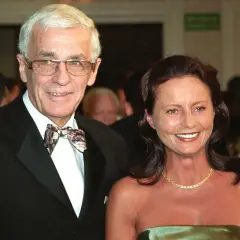 Adam Hanuszkiewicz z żoną, uśmiechnięci, elegancko ubrani.