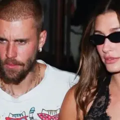Justin i Hailey Bieber idą razem. Hailey Bieber w ciąży wygląda promiennie w czarnej koronkowej sukience.