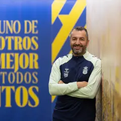 Quién es el entrenador de Las Palmas y qué espera lograr esta temporada
