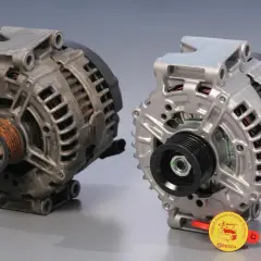 Stary i nowy alternator obok siebie. Schemat jak sprawdzić alternator na stole.