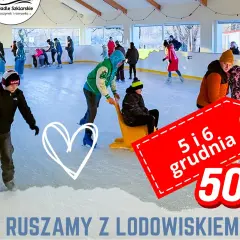 Dzieci i dorośli bawią się na lodowisku w Hadlach Szklarskich. 5 i 6 grudnia promocja 50% OFF!