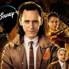 Die Hauptfiguren der Serie "Loki" von Disney+: Tom Hiddleston als Loki, Gugu Mbatha-Raw, Sophia Di Martino und Owen Wilson.