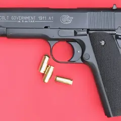 Pistolet d'alarme Colt Government 1911 A1, cal. 9 mm P.A.K. avec cartouches. C'est quoi ce pistolet ?