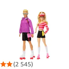 Barbie och Ken på rullskridskor, redo för en filmkväll.