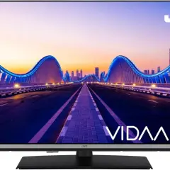 Telewizor JVC 32" VIDAA z instrukcją obsługi, wyświetlający nocny widok na futurystyczny most z niebieskimi światłami.