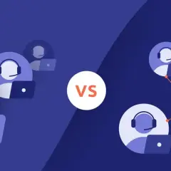 Comparaison visuelle entre une solution on-premise, avec des agents isolés, et une solution cloud, connectant les agents à un serveur central.