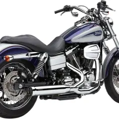 Błyszczący wydech Cobra na motocyklu Harley-Davidson.