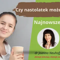 Uśmiechnięta nastolatka z kubkiem kawy. Czy nastolatek może pić kawę? Najnowsze badania dr Joanny Neuhoff-Murawskiej.