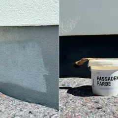 Beim **Haussockel streichen** wird die Fassadenfarbe mit einem Pinsel aufgetragen. Ein Eimer mit "FASSADEN-FARBE" steht bereit.