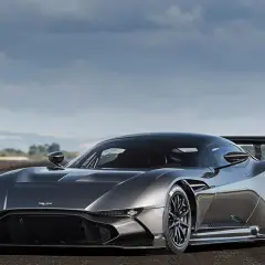 Aston Martin Vulcan, uno de los coches con mejor sonido, con su alerón trasero imponente y diseño agresivo.