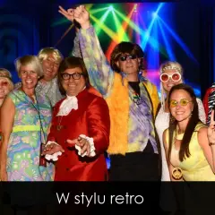 Impreza retro w Warszawie: Kluby i pomysły na niezapomniane lata 80.