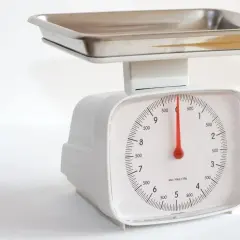 Ile waży kebab w tortilli? Waga, kalorie i jak wybrać lżejszy