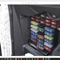 Gdzie są bezpieczniki w Golf 4? Sprawdź, aby uniknąć problemów elektrycznych