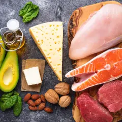 Keto po treningu: Co jeść, by budować mięśnie i trzymać ketozę?