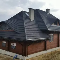 Dom drewniany czy murowany? Koszty, czas, trwałość co wybrać?