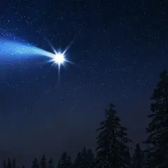 Jasna, oślepiająca gwiazda na pagonie nocnego nieba, świeci nad ośnieżonym lasem.