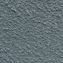 Dettaglio di pittura sabbiata grigia, con texture granulosa. Valutare i pro e contro di questo tipo di finitura per esterni.