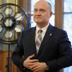 Gdzie mieszka prezydent Szczecina? Prywatność, urząd i kontakt