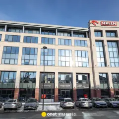 Nowoczesny budynek Orlen z parkingiem. Inwestycja 900 zł w rozwój firmy.