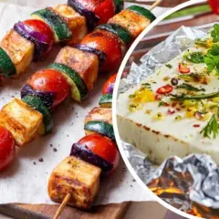 Pyszne wege dania na grilla: szaszłyki z warzywami i serem halloumi oraz ser feta zapiekany z ziołami.
