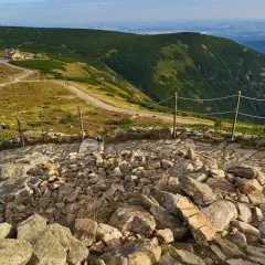 Śnieżka z Karpacza: Porównanie szlaków. Wybierz swój idealny!