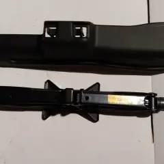 Gdzie jest lewarek w toyocie yaris 3? Oto, co musisz wiedzieć