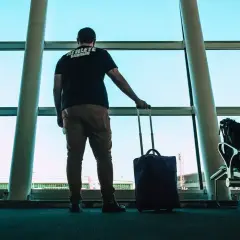 Co można zabrać do bagażu podręcznego Wizz Air – uniknij problemów na lotnisku