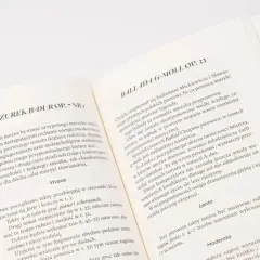 Otwarta książka z analizą utworów Chopina: Mazurek B-dur i Ballada g-moll.