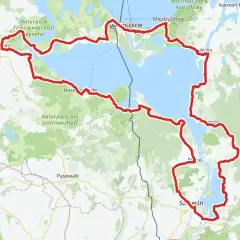Trasa rowerowa EuroVelo 10 okrąża Zalew Szczeciński, prowadząc przez malownicze tereny, w tym parki narodowe.