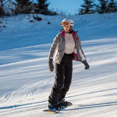Ile kosztuje nauka jazdy na snowboardzie? Ceny, które zaskoczą