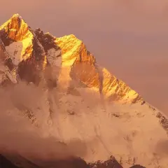 Mount Everest: Gdzie leży? Nepal czy Chiny? Odkryj sekrety Dachu Świata
