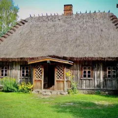 Skansen na Podlasiu: Wasilków czy Ciechanowiec? Wybierz idealny!