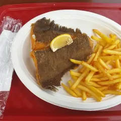 Dziwnów: Gdzie zjeść najlepszą rybę i obiady? Sprawdź nasz przewodnik