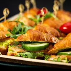 Gdzie zamówić catering? Przewodnik krok po kroku [2024]