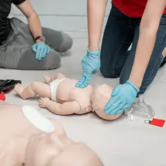 Jak reanimować niemowlaka - kluczowe kroki, które mogą uratować życie