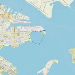 Mapa pokazuje, gdzie leży Boston, z zaznaczonymi ulicami, lotniskiem i wyspami na wodzie.