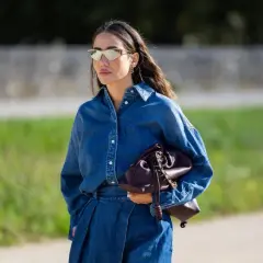 Stylizacje z jeansami paper bag, które podkreślą Twój styl i osobowość