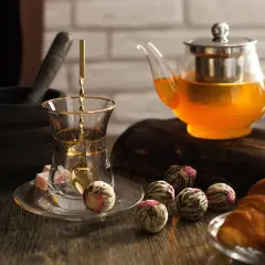 Czy herbata owocowa nawadnia tak skutecznie jak woda? Sprawdź!