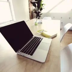 Jaki system na stary laptop, aby uniknąć problemów z wydajnością?