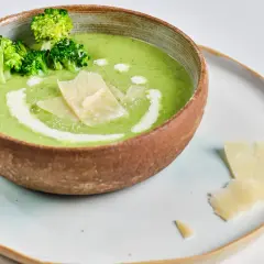 Receta de sopa de brócoli: el secreto para un verde intenso y cremoso